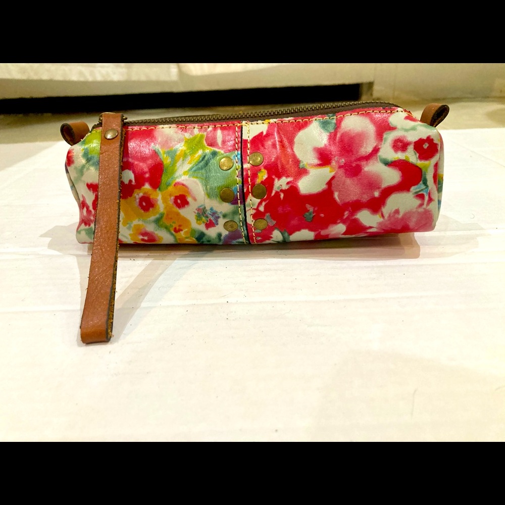 Super cute brand new wrist purse